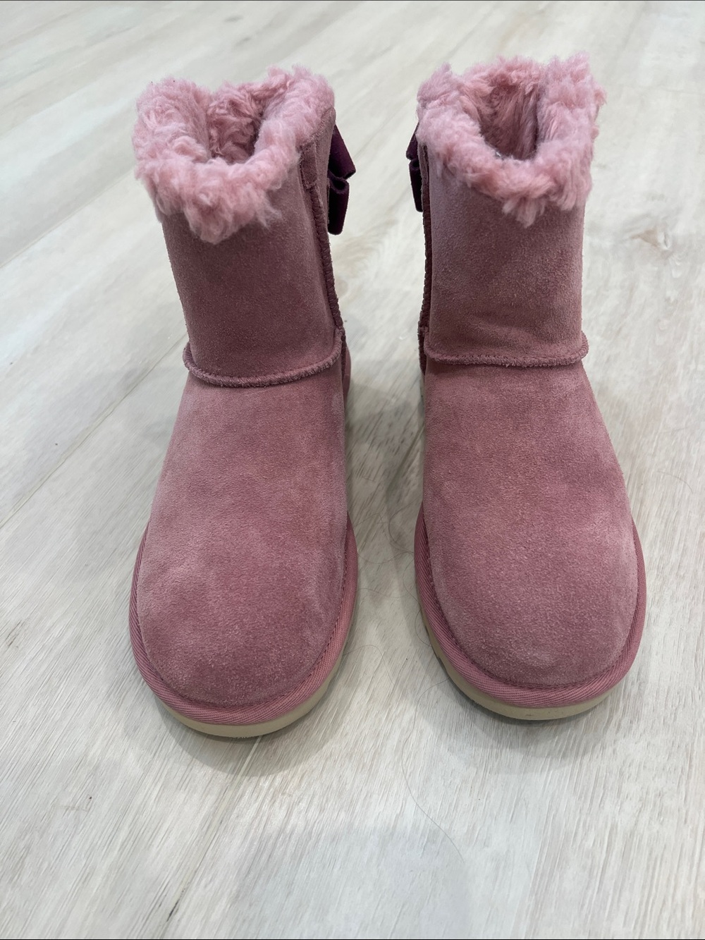 Brand New UGG Mini Bailey Pink Suede Bow Short Boots with Box